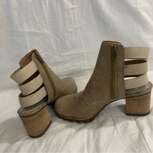 SOREL chunky heel leather Addington bootie size 36.5  in beige - Picture 2 of 9